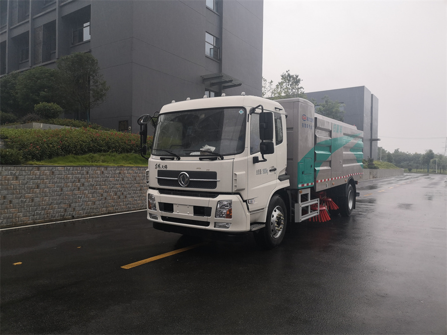 天锦干式扫路车规格齐全,东风天锦扫路车图片高清