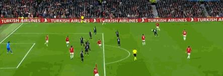 夜晚中绽放的烟花,足球烟花