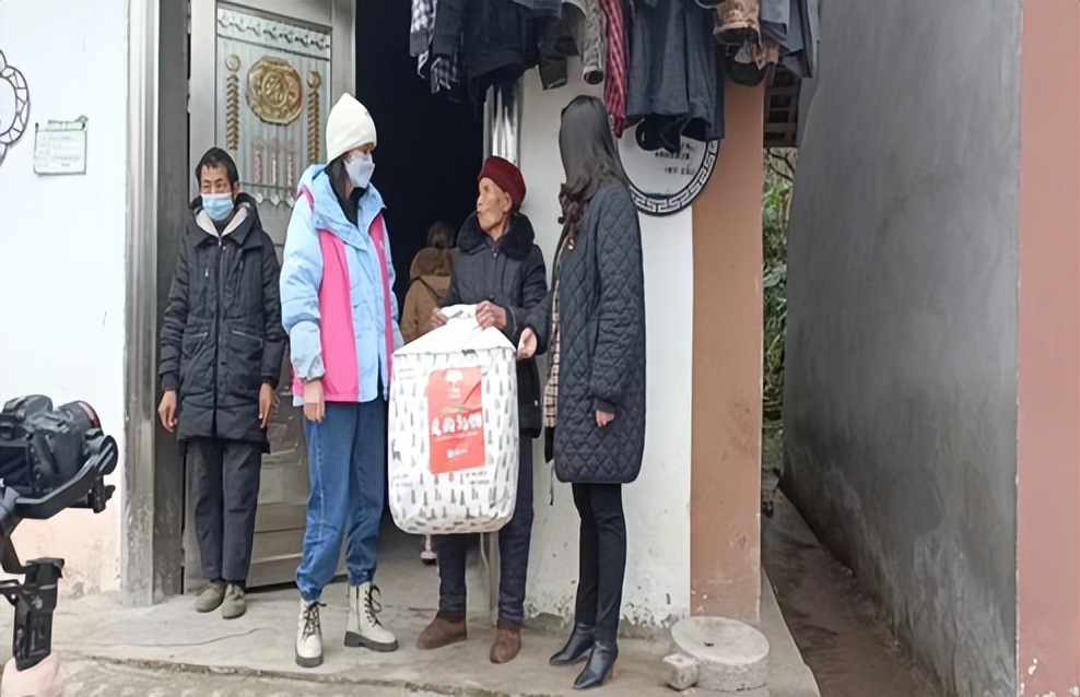 爱的礼物情暖山区老人