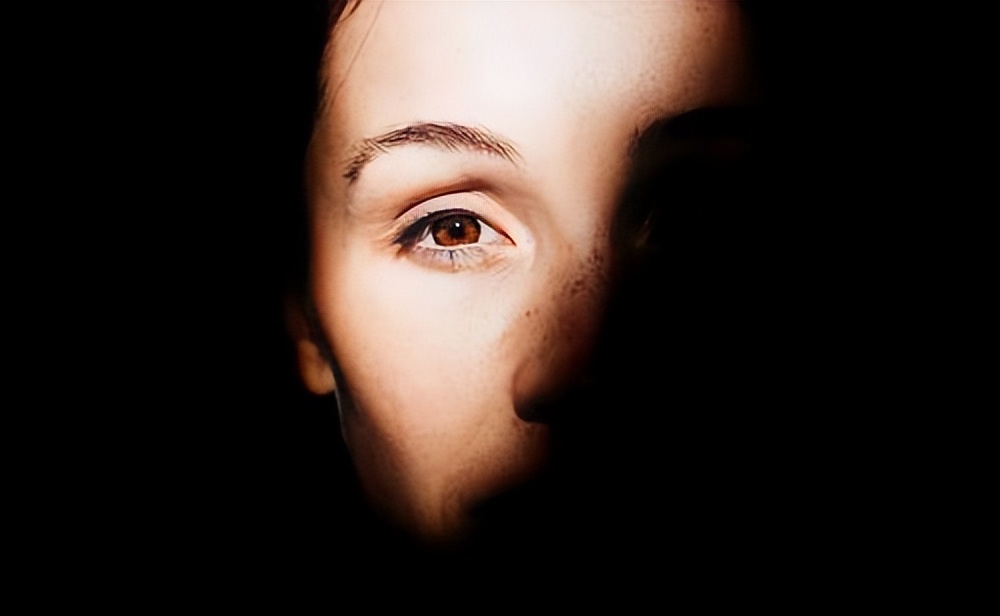 越是爱做这4件事的人，人格越“黑暗”，小心为上，务必保持距离