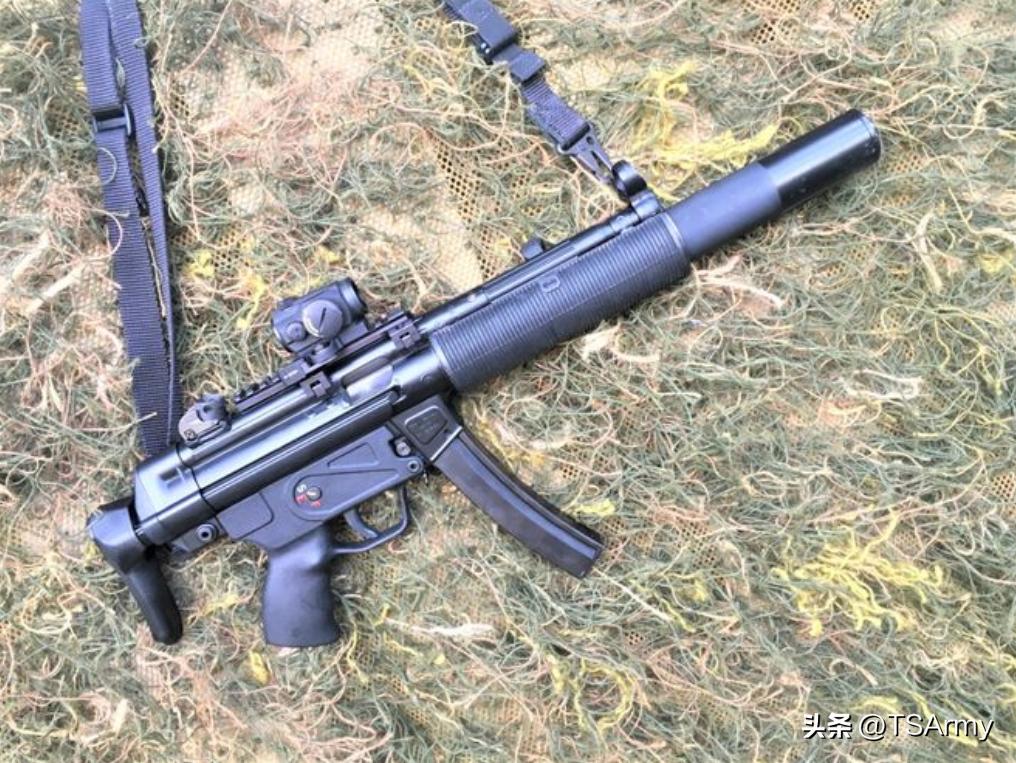 香港飞虎队使用的是什么枪械,飞虎队用的是什么手枪