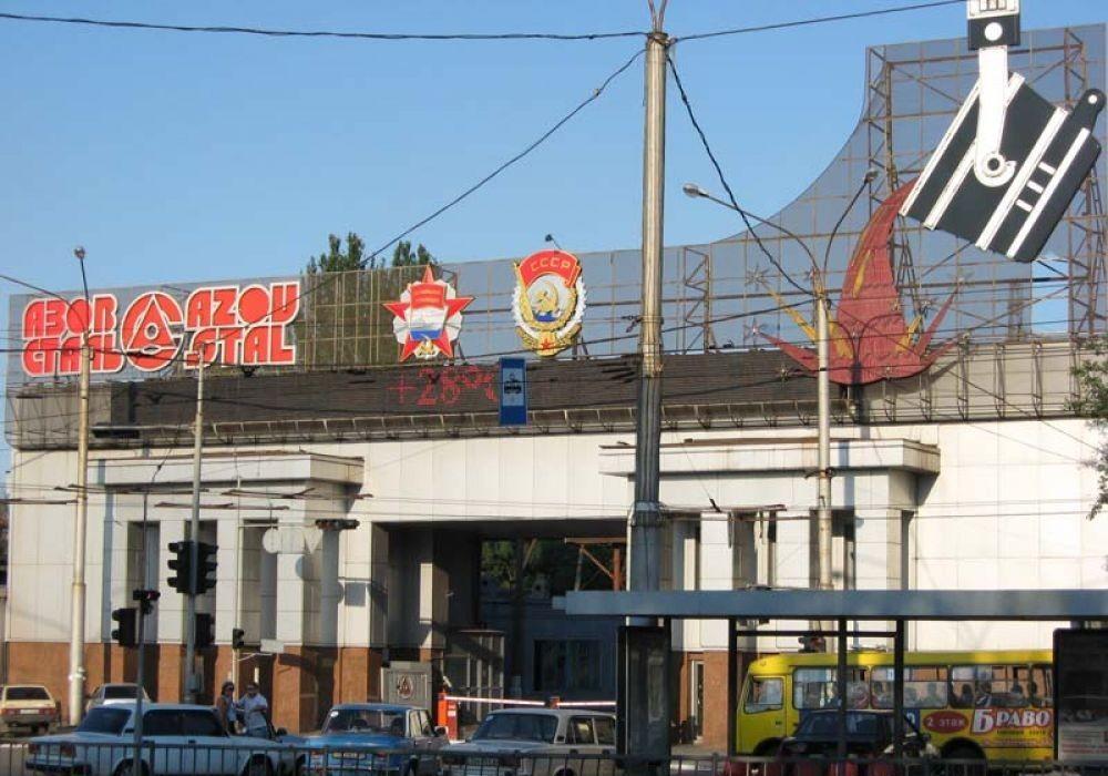 亚速钢铁厂有多少职工,亚速钢铁厂工人