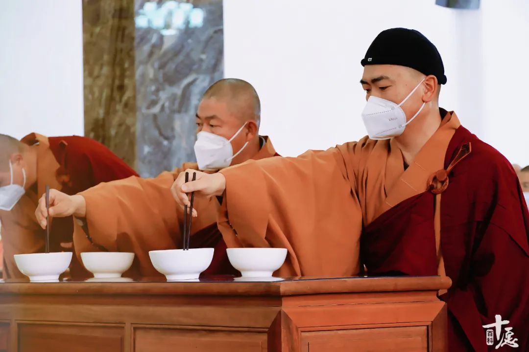 去寺院过门槛有什么讲究,去寺庙吃斋有什么讲究