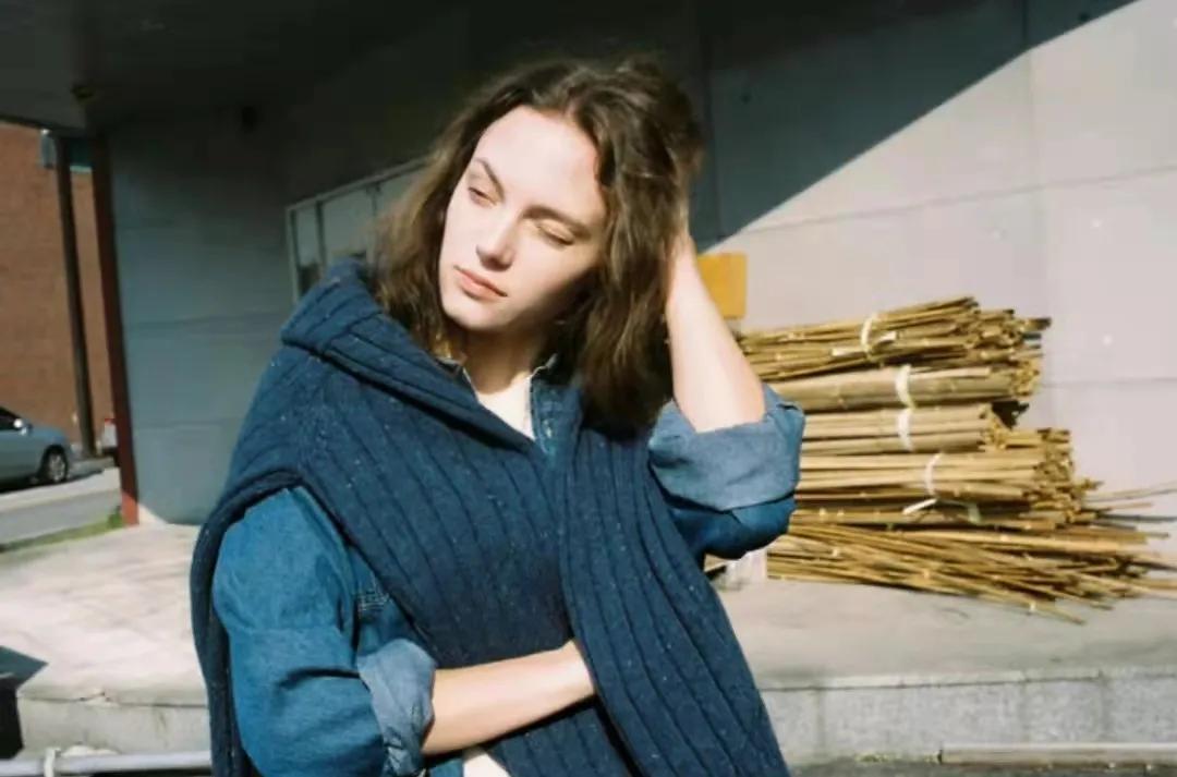 没想到!这3款“奶奶款毛衣”让姑娘们这么上头