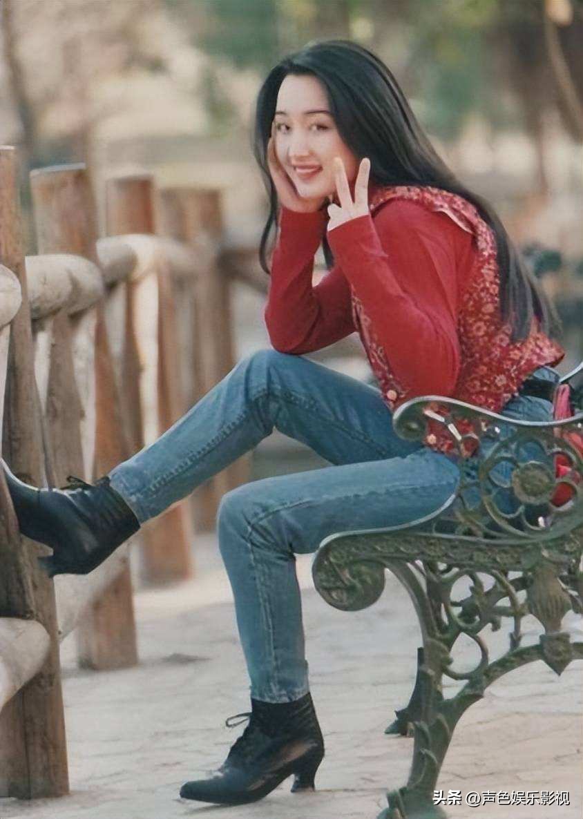 杨钰莹在工地卖唱,杨钰莹街头卖唱热舞