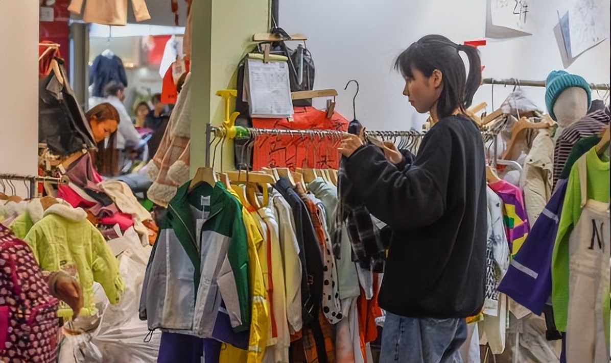 做童装拿货是品牌的还是散货,童装直播散货好卖还是品牌好卖