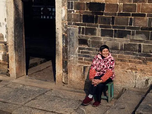 荒地无头女尸案,河北荒地惊现无头女尸