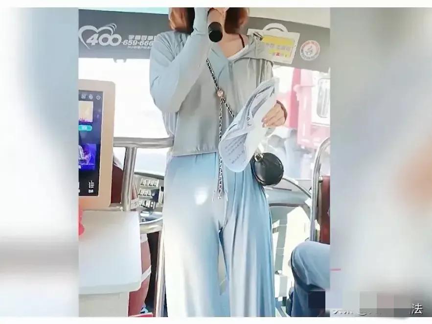 大连女导游的裤子引发热议，为什么总盯着别人的*处私**呢？居心何在