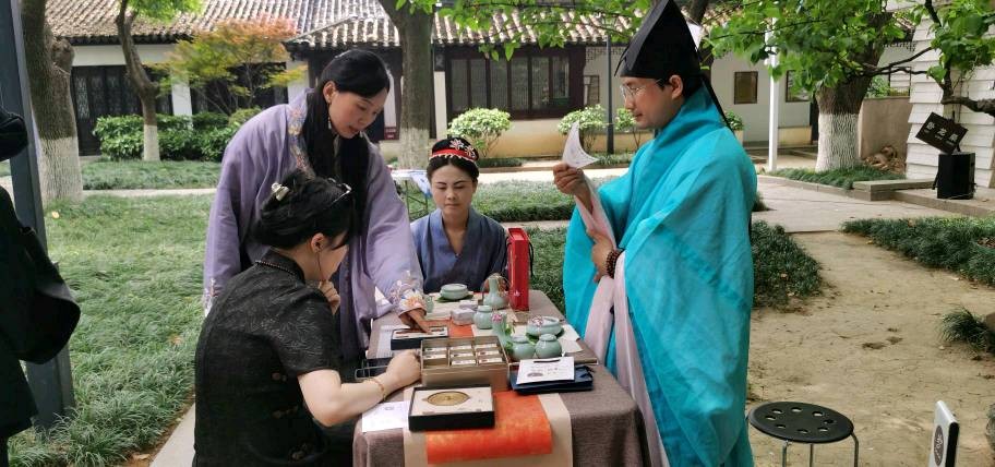 何处觅江南？苏丝《觅色——服饰里的江南色彩》待君来