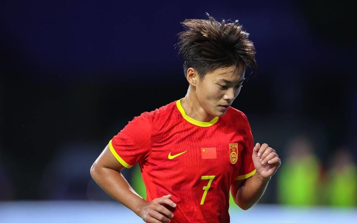 27岁王霜或夺2022年足球金球,王霜谈水庆霞