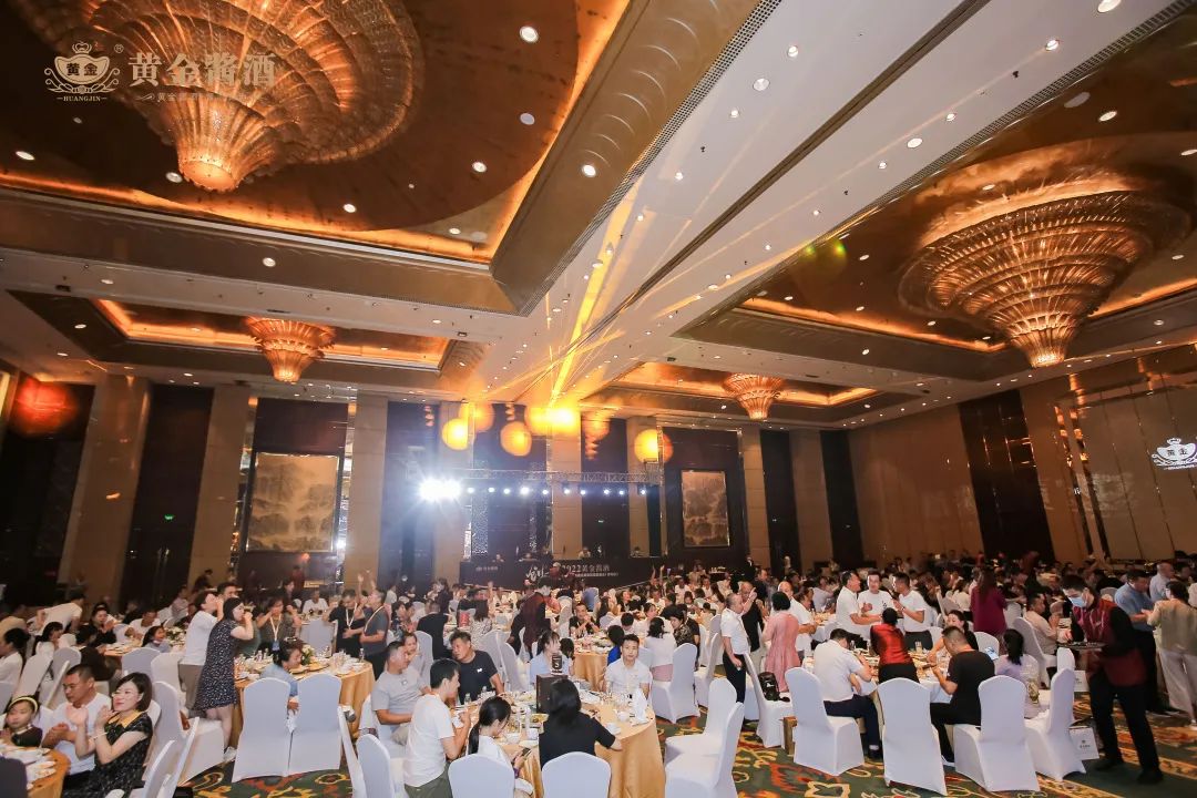 黄金酱酒亮相中酒展，品牌全国战略巡展正式启动
