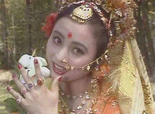 张一一评于蕾兔年春晚10大不足称赵丽颖歌曲败笔