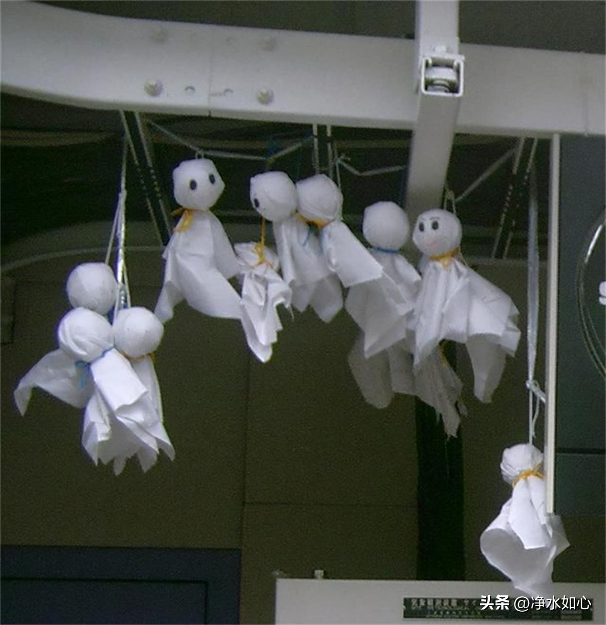 日本人为什么挂个娃娃在门上,日本挂在门口的晴天娃娃