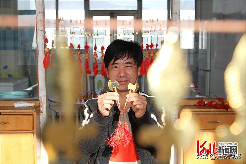 河北迁安:铜饰件小手工“玩”出大市场