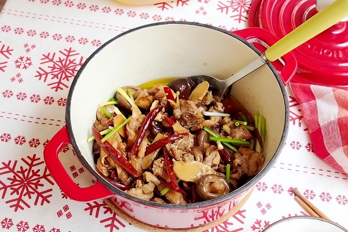 如何挑选一款好的珐琅锅,如何挑选一款性价比高的珐琅锅