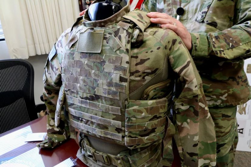 俄军展示中国防弹衣,俄军最新重型防弹衣