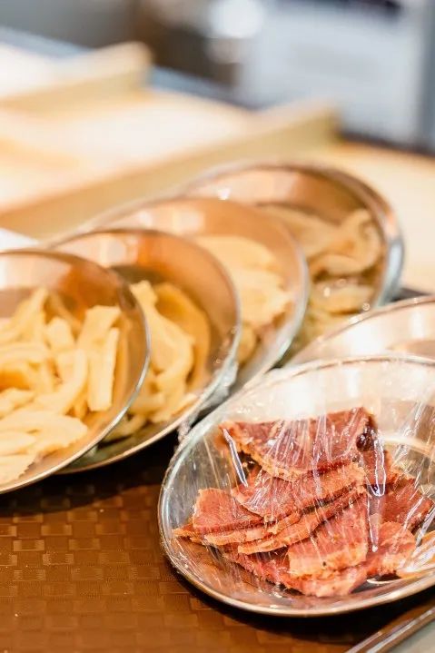 上海的正宗胡辣汤夜宵黄浦区,上海胡辣汤排队