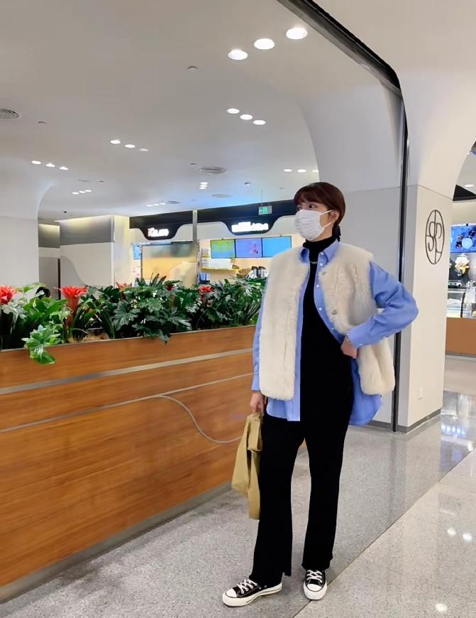 白卫衣叠穿什么衬衣好看,牛仔衬衣单穿叠穿都好看