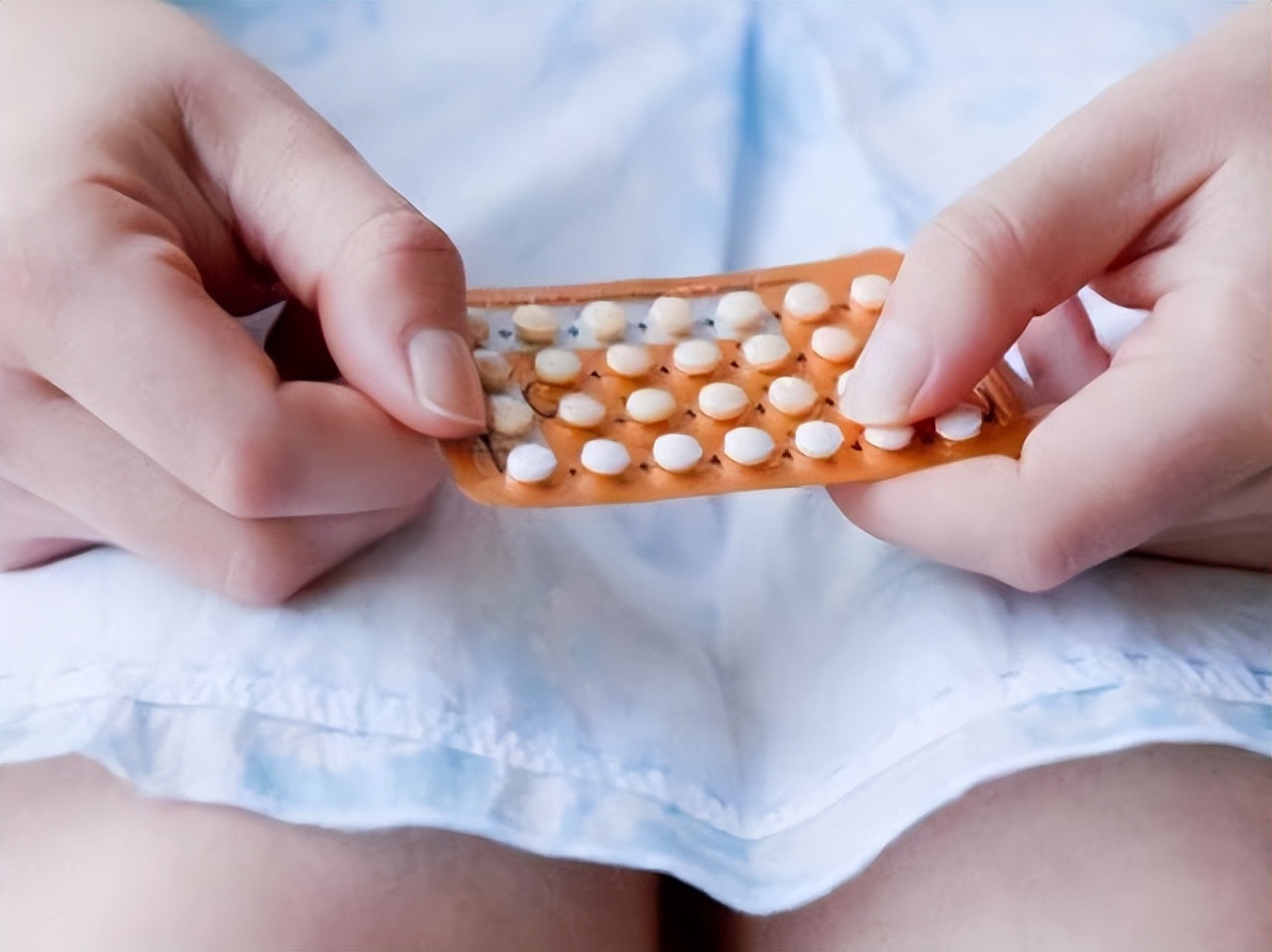 来姨妈前几天还是后几天是安全期,月经前后多少天是安全期啊