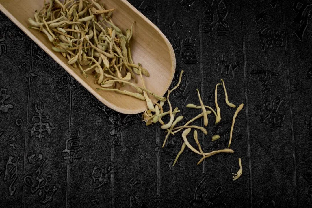 清热利湿金银花,清热解毒凉血