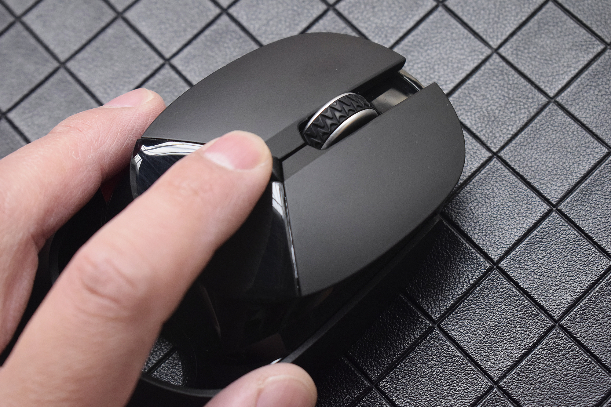 雷柏v500pro红轴键盘测评紫色,让游戏更自由雷柏v500pro多模键盘