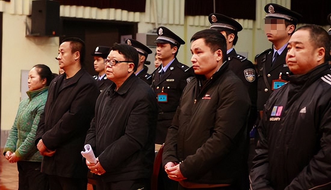 “白宫教父”文强：霸占警花强奸女学生，被捕后自供玩弄女明星