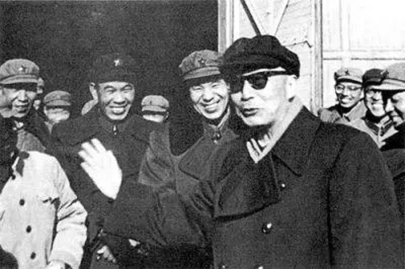 87年肖劲光看电视时大发雷霆，质问*华清刘**：谁说中国不准备建航母