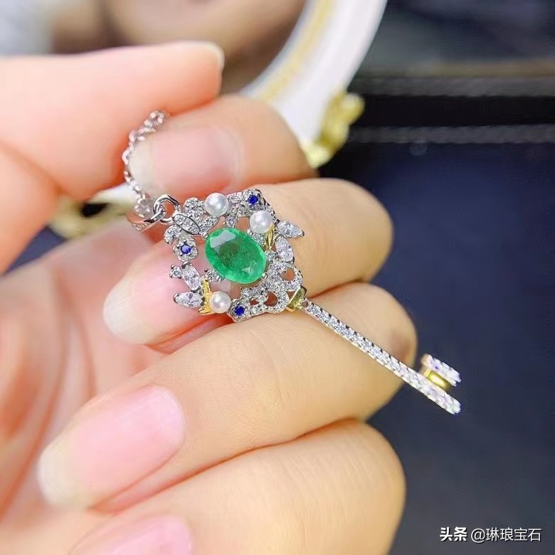 s925银镶嵌纯天然哥伦比亚祖母绿吊坠22061511