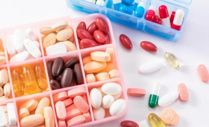 2岁宝宝误食胶水,宝宝误食了5020液体胶水怎么处理