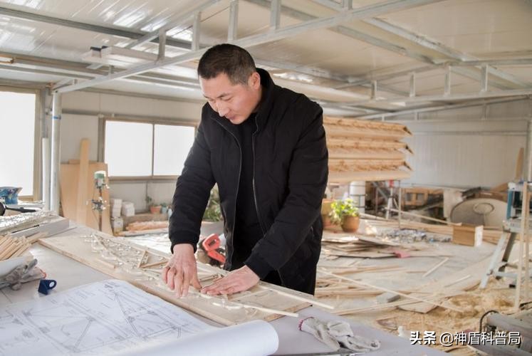 大叔花80万造飞行器,80后大叔打工20年