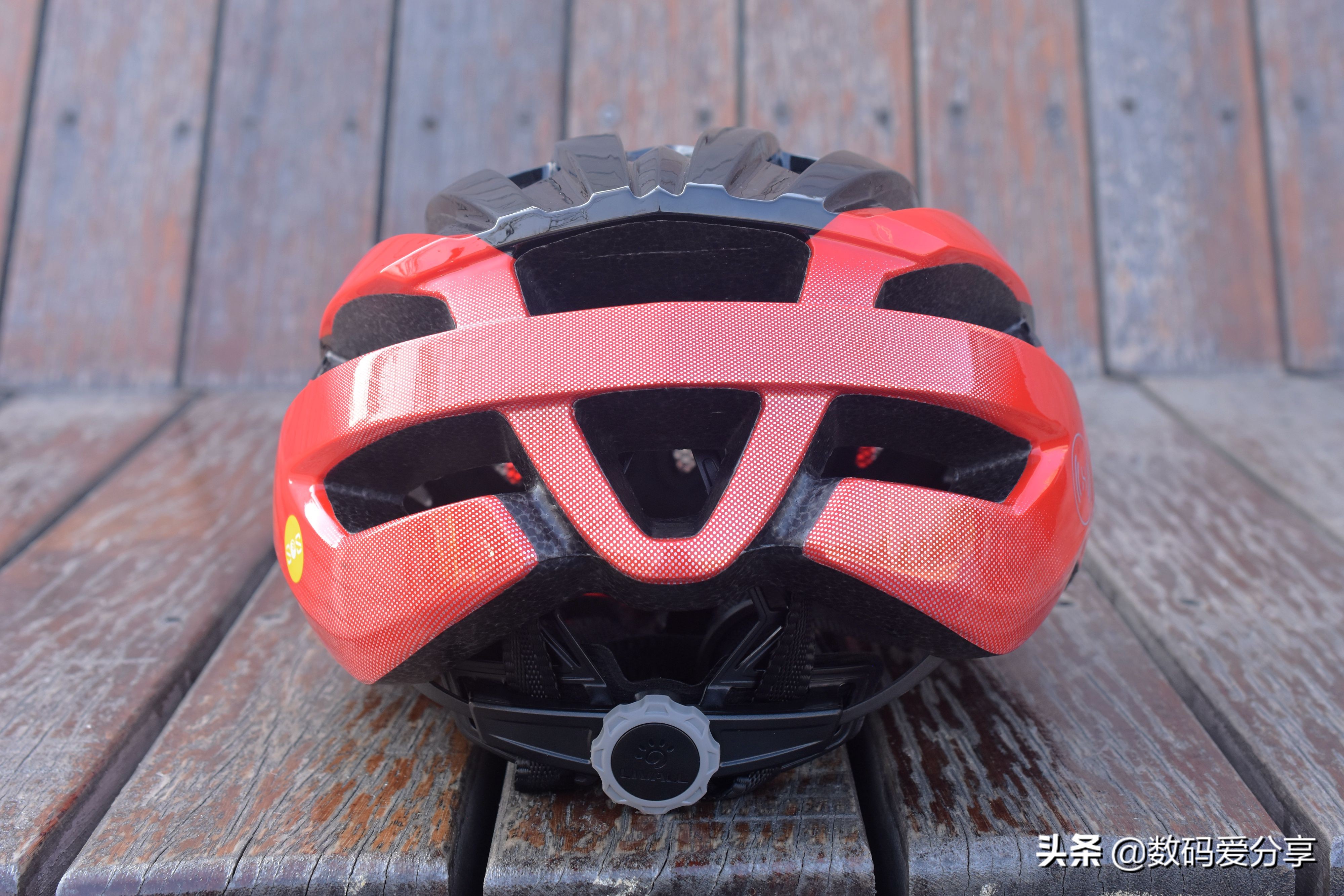 颠覆传统设计的头盔,helmetphonemt1neo智能骑行头盔