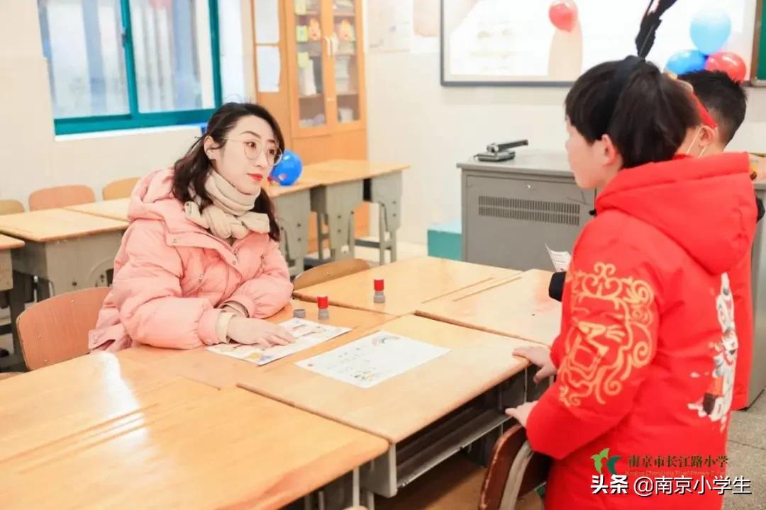 南京市长江路小学一年级开展“畅畅笑笑”乐评园活动