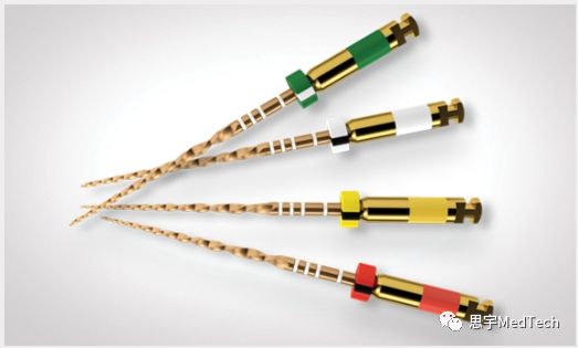 百岁后结为连理的牙科巨头