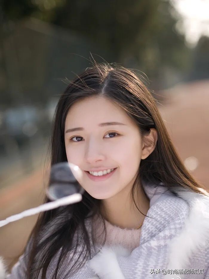 圆脸的女生适合直发吗,圆脸能留黑直发吗