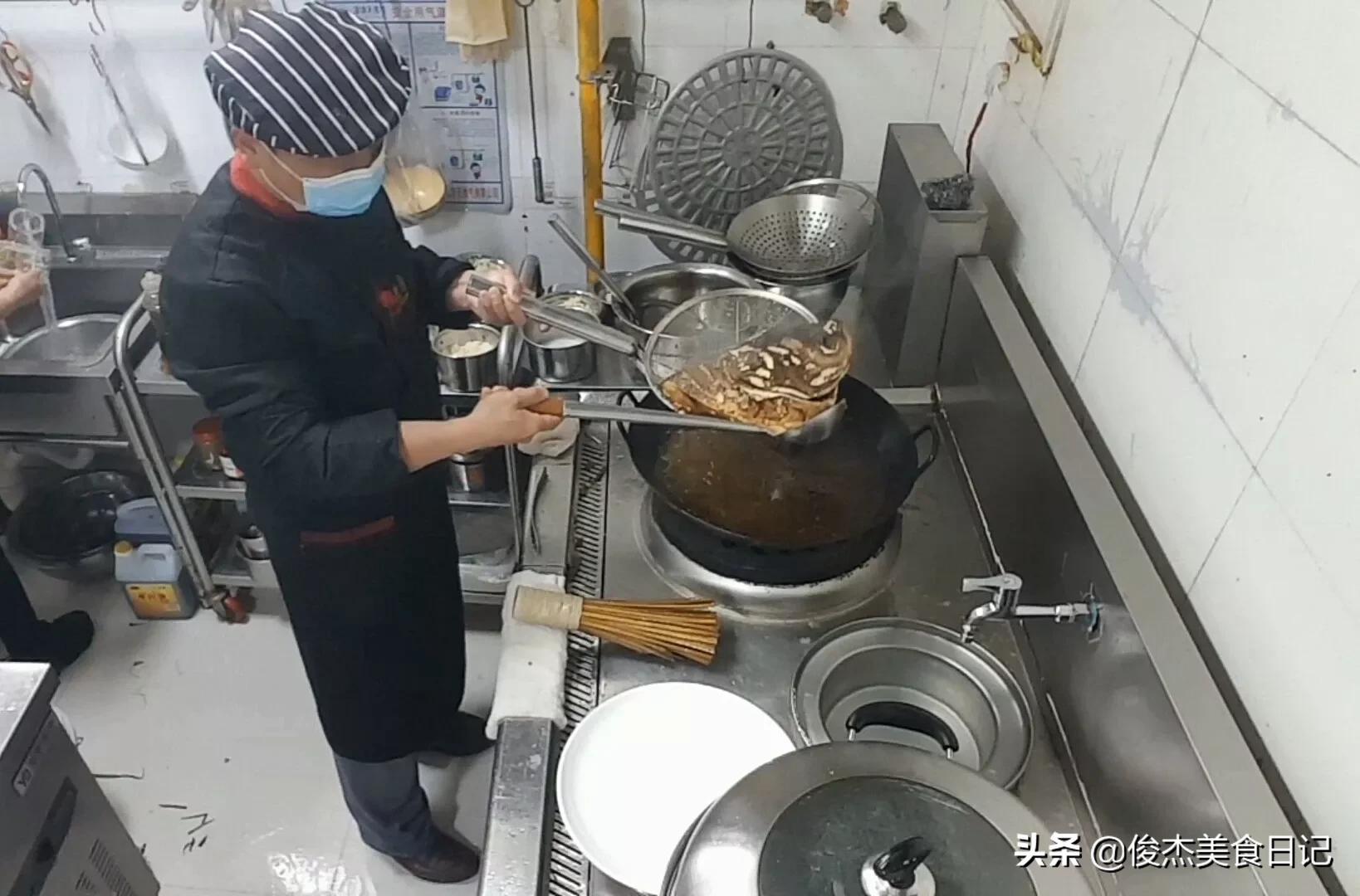 鱼头炖豆腐做法,鱼头炖豆腐最正宗的做法