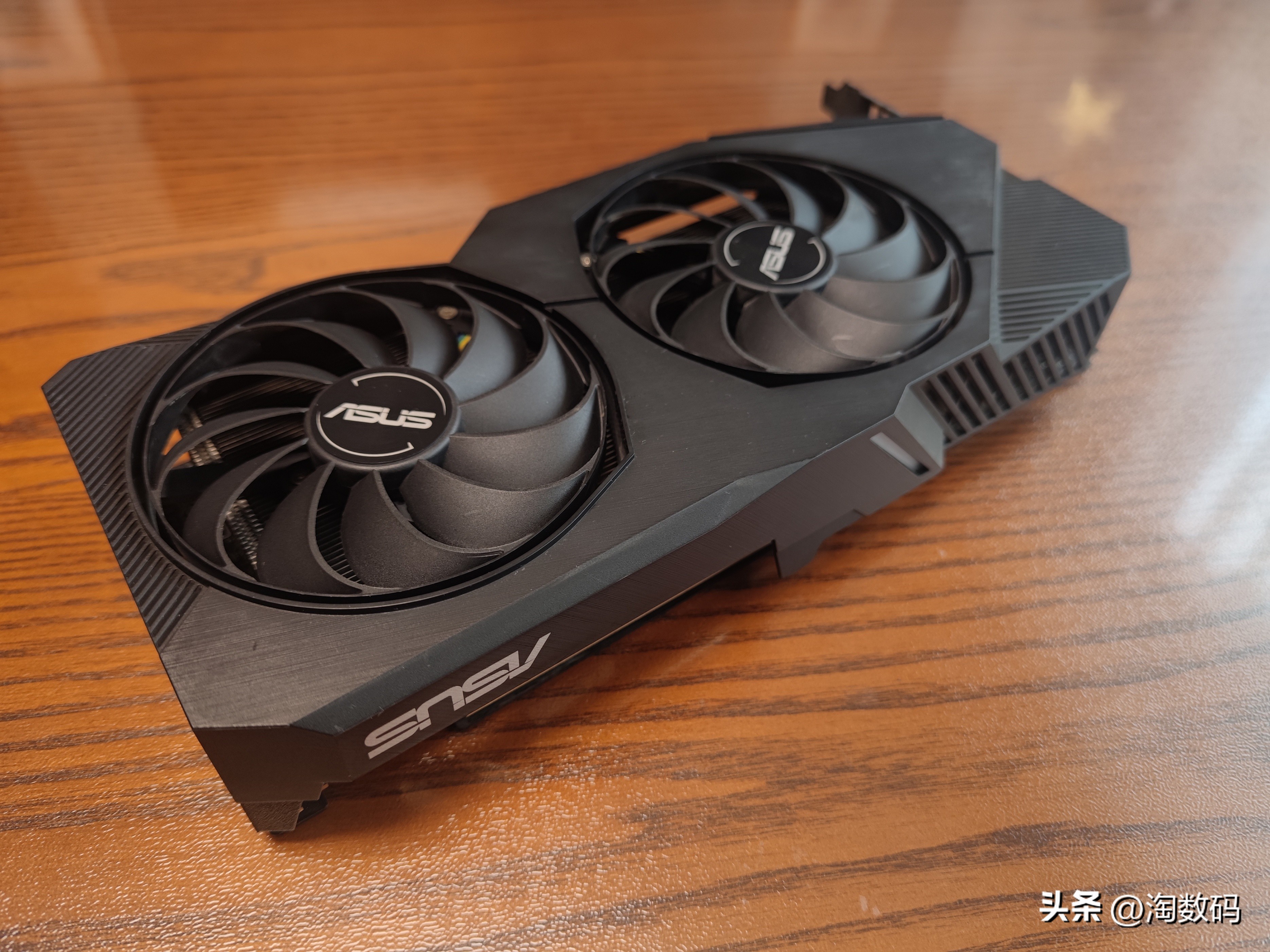 头铁矿卡配矿电:¥666块华硕RX5700+¥109块鑫谷金牌1250W装个机