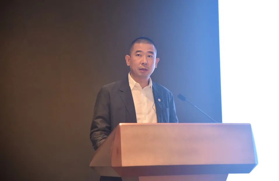 辉煌不在繁荣中产生，而是在硝烟中涅槃