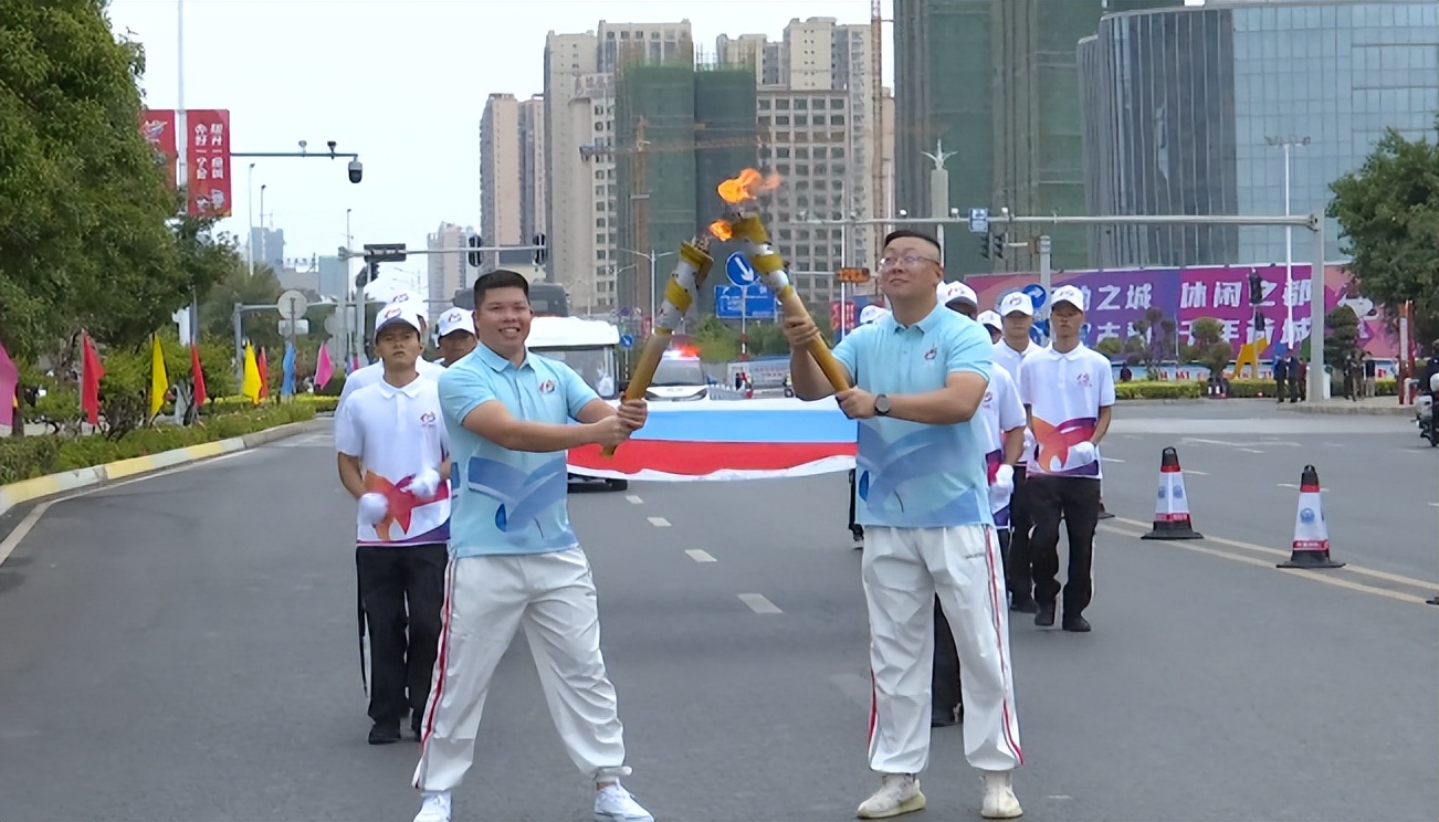 「爱运动爱荷城广西第十五届运动会」第十五届区运会火炬传递在港北站圆满收官