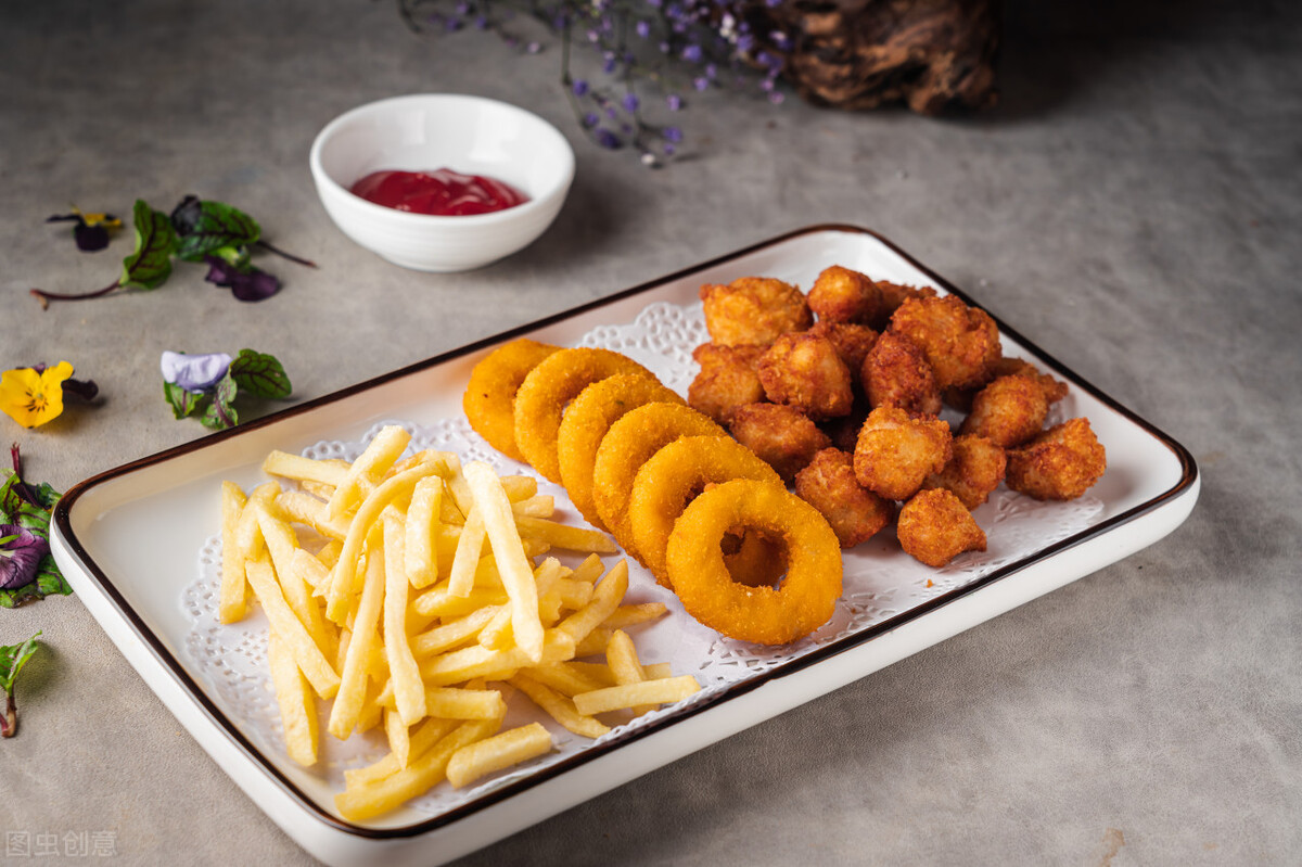 长痘皮肤干燥起皮屑怎么办,皮肤敏感干燥粗糙长痘