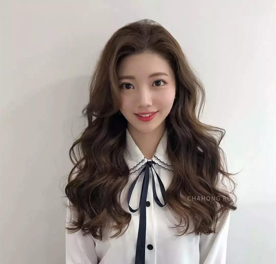 大脸妹子必选的三款发型,大脸额头窄适合什么发型