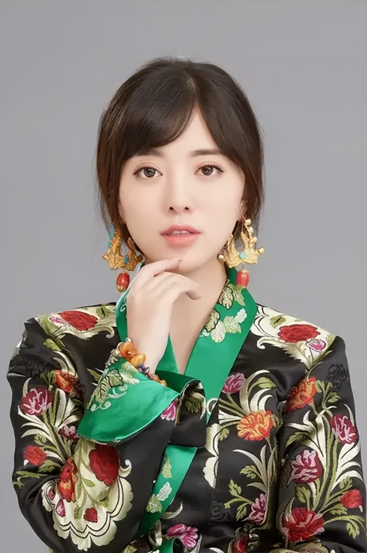 阿兰九眼天珠和李连杰的九眼天珠,最牛的富婆