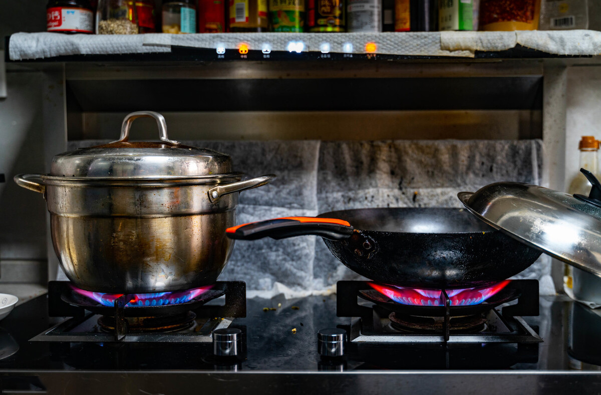 装修选集成灶还是传统油烟机,传统油烟机和集成灶