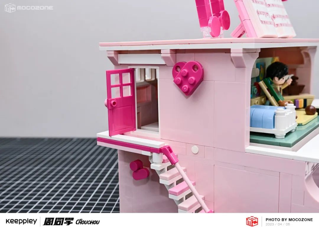 【积木测评】旋转的场景变换！周杰伦首款积木套装很有趣