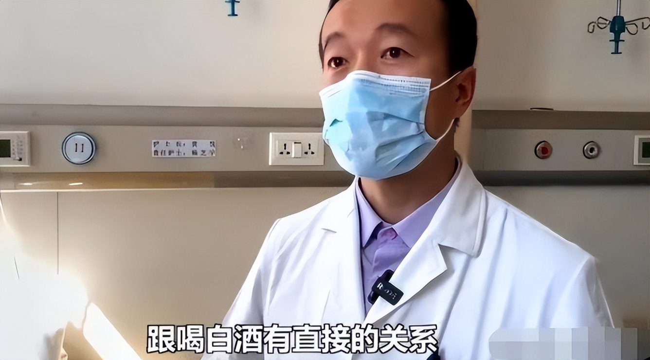 男子一年喝一千斤酒膀子像河马,男子喝酒脖子变河马脖