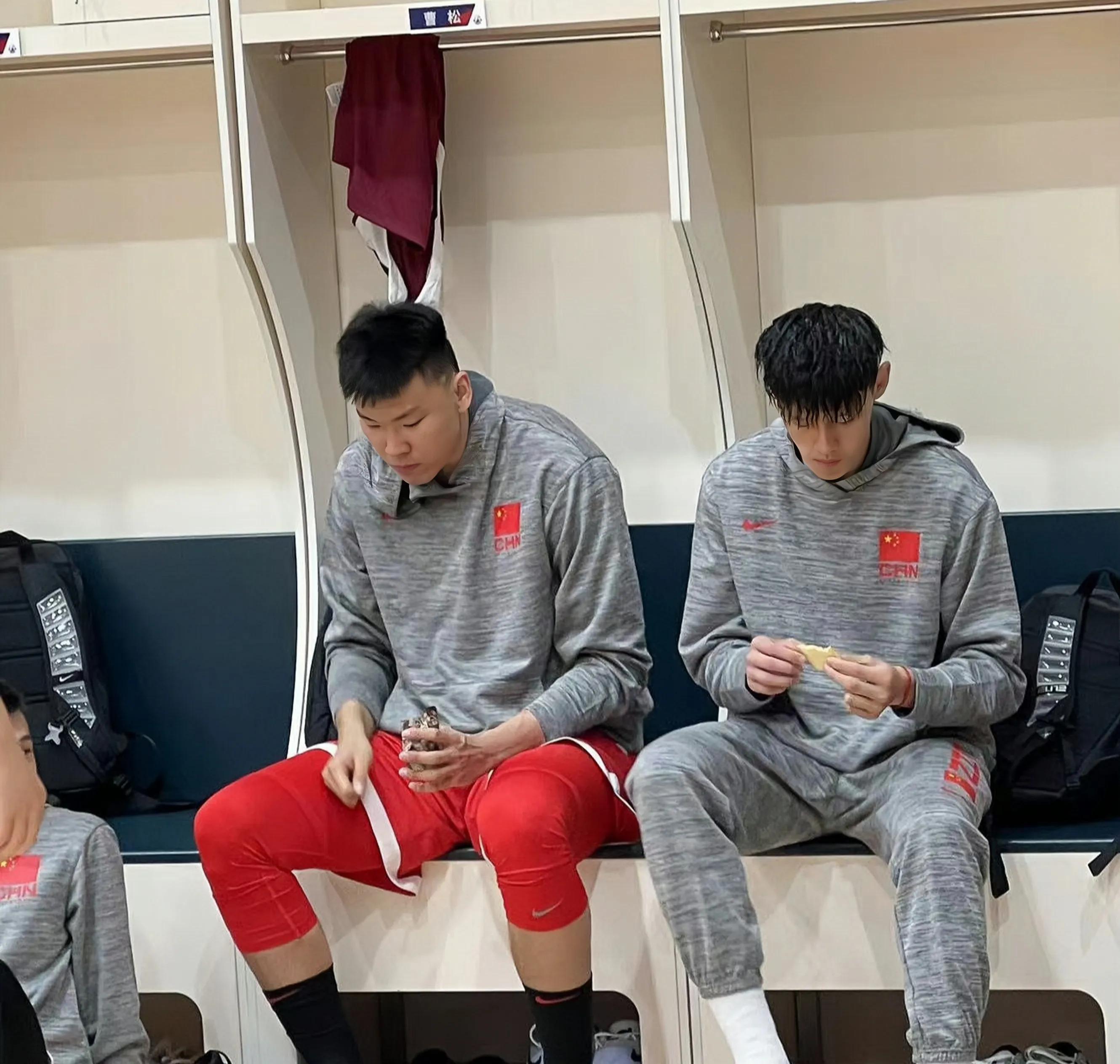 男篮3大中锋接班人是谁？乔帅看中2人，一人不输周琦，一人潜力大