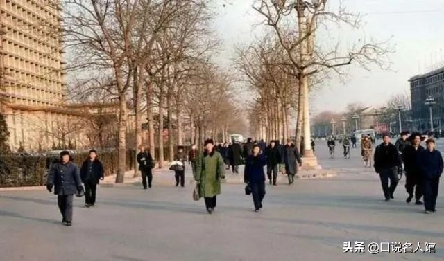 1976年，毛主席晚年看电影，10分钟不到便号啕大哭，被迫中止放映