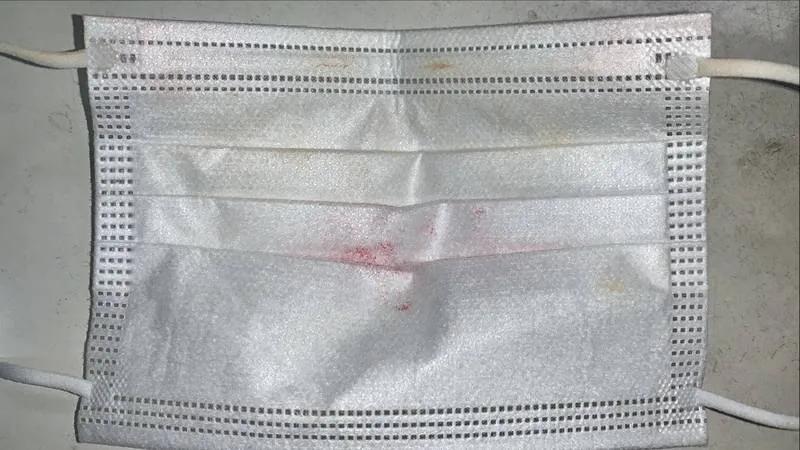 日本女高校生卖“原味口罩”客人闻香而来