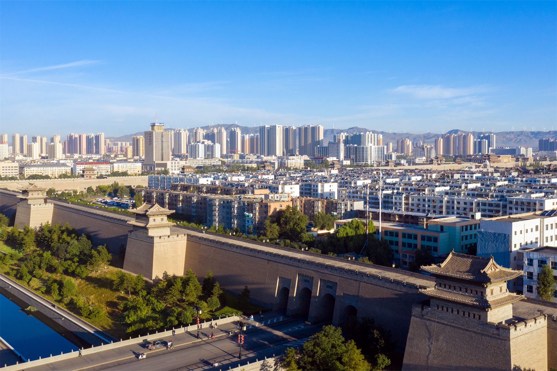 夏天的山西大同,是一座拥有25℃夏天的清凉古城,避暑旅游好地方