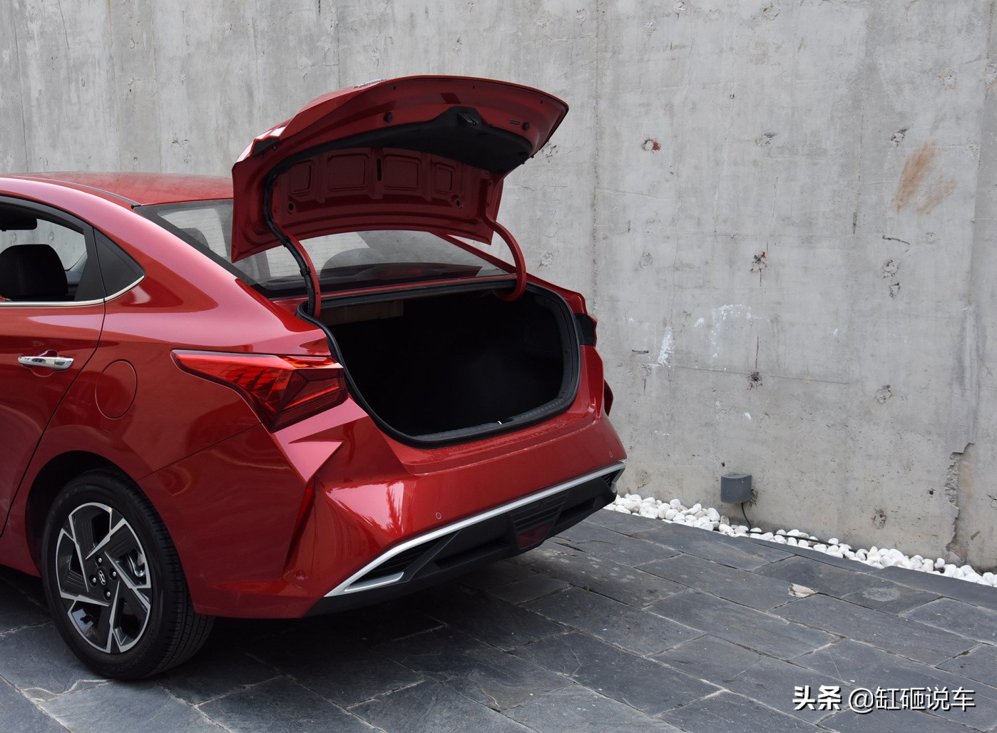 现代悦纳有天窗有无钥匙进入,自动17年现代悦纳无天窗