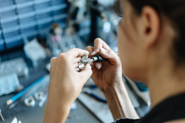 珠宝设计师含金量高吗,珠宝设计师证书图片